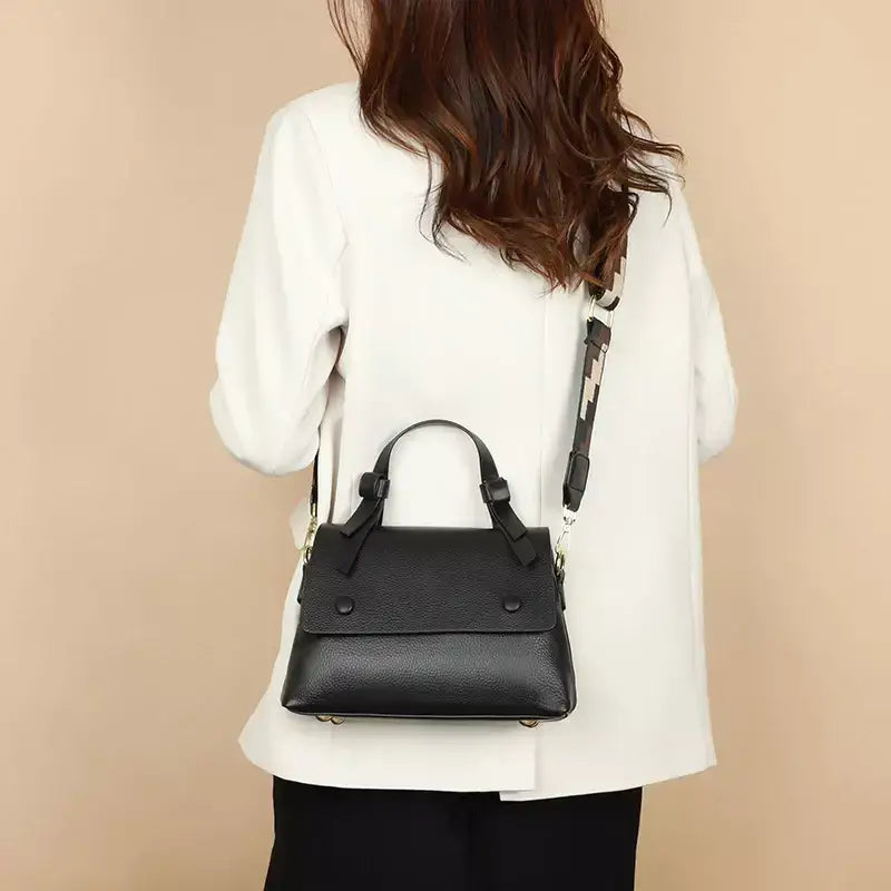 Bolsa Feminina de Couro Teodora,
bolsa feminina transversal,
bolsa feminina pequena,
bolsa feminina de mão,
bolsa feminina elegante,
bolsa feminina chique,
bolsa feminina de festa,
bolsa de luxo,
bolsa feminina de couro legítimo