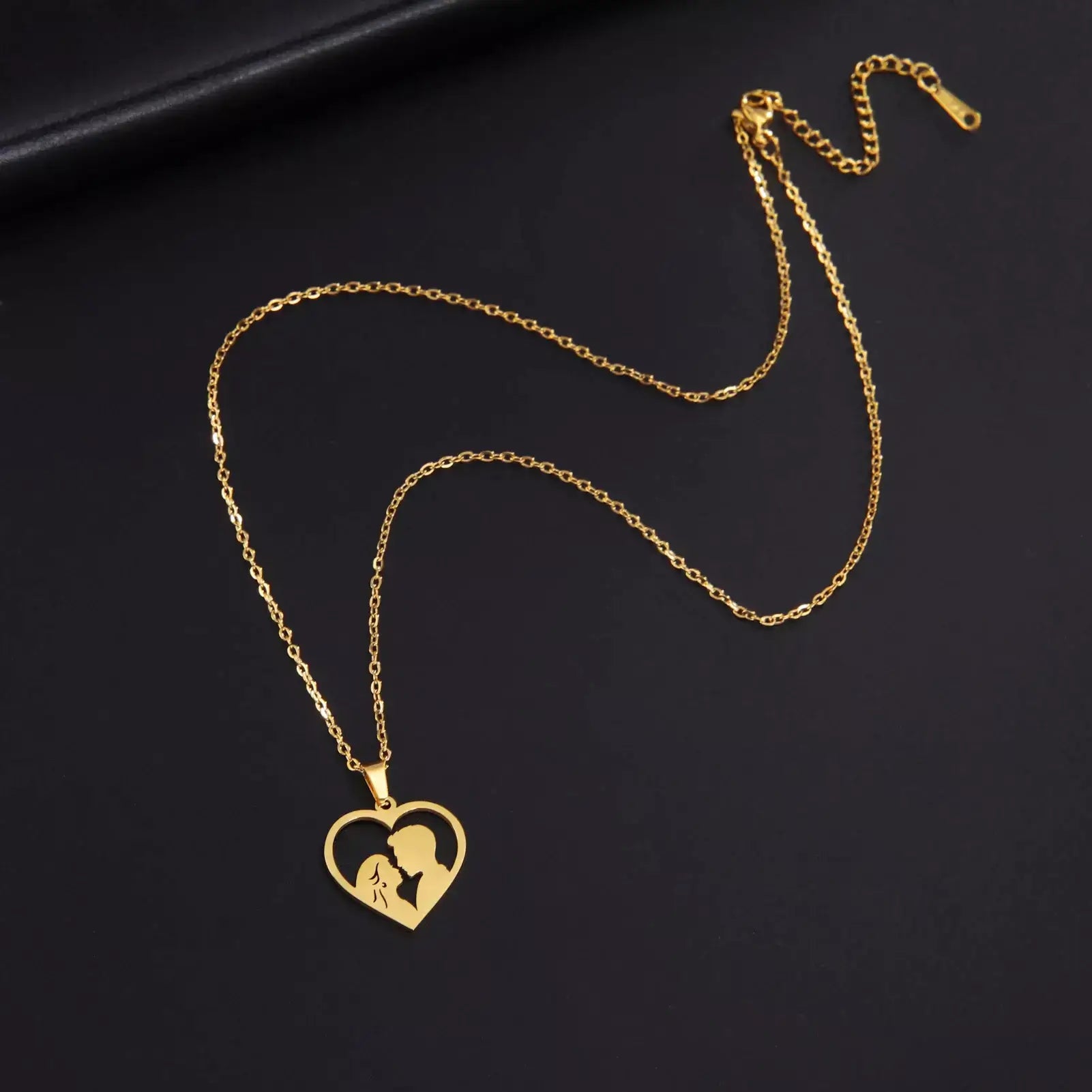 Colar Casal em Coração,
Colar de casal,
colar romântico,
Colar coração casal,
Colar de casal apaixonado,
colar de amor