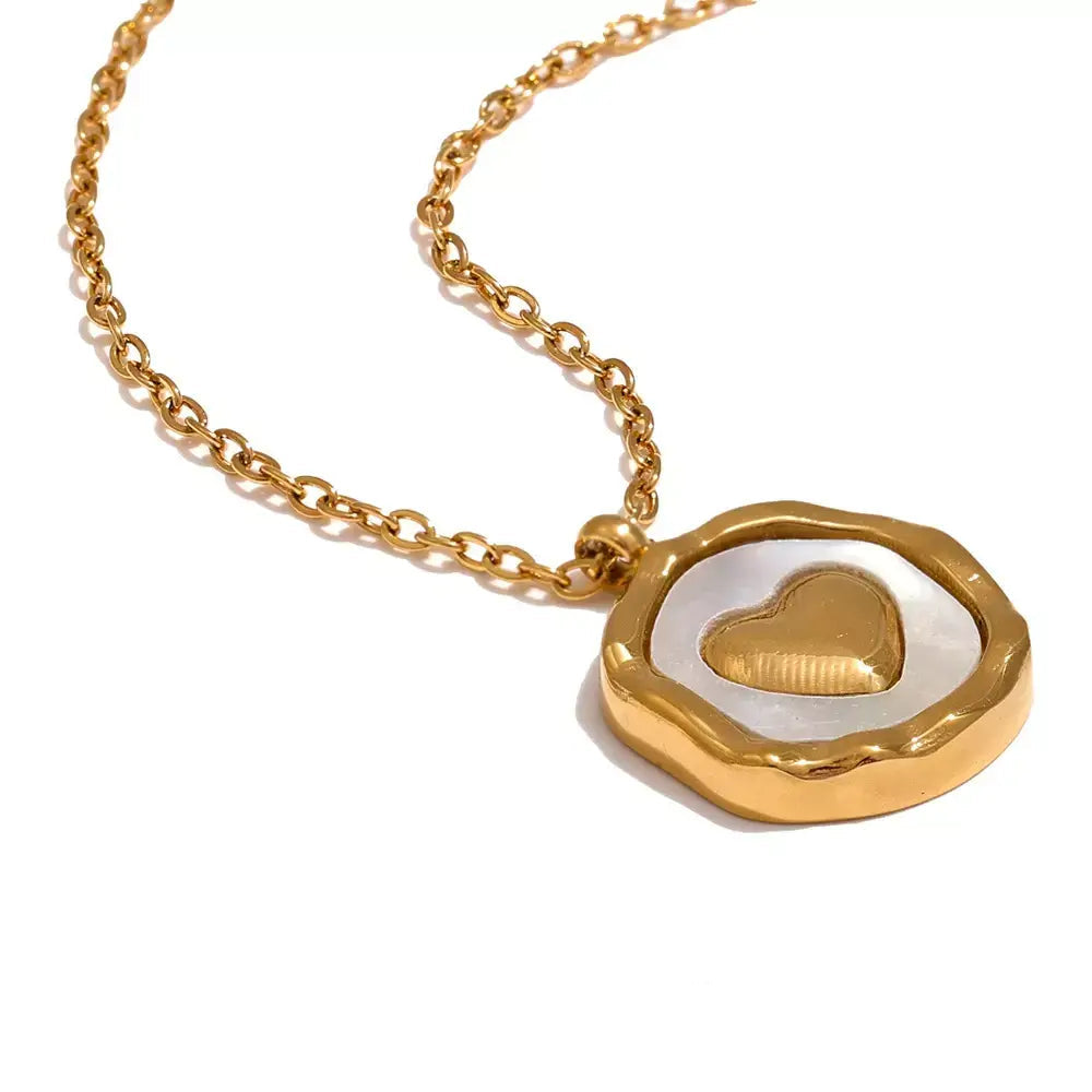 Colar Feminino Coração Madrepérola,
colar feminino para presente,
colar de luxo para mulheres,
colar feminino de coração banhado a ouro,
colar romântico para presente,
colar banhado a ouro 18K