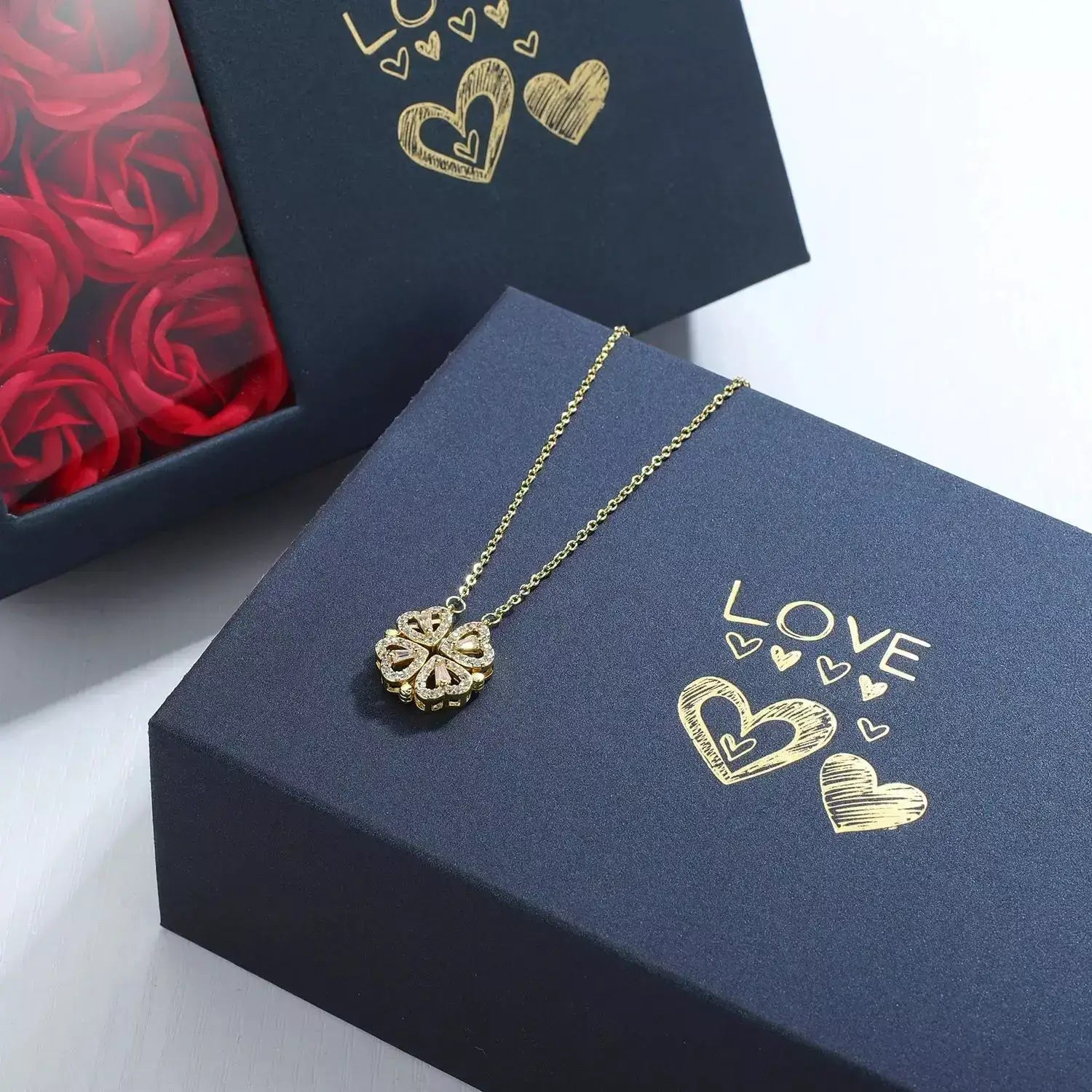 Colar Trevo do Amor Magnético,
cordão trevo de coração,
cordão trevo da sorte,
colar trevo de coração,
colar de coração,
presente romântico,
conexão de corações,
colar magnético