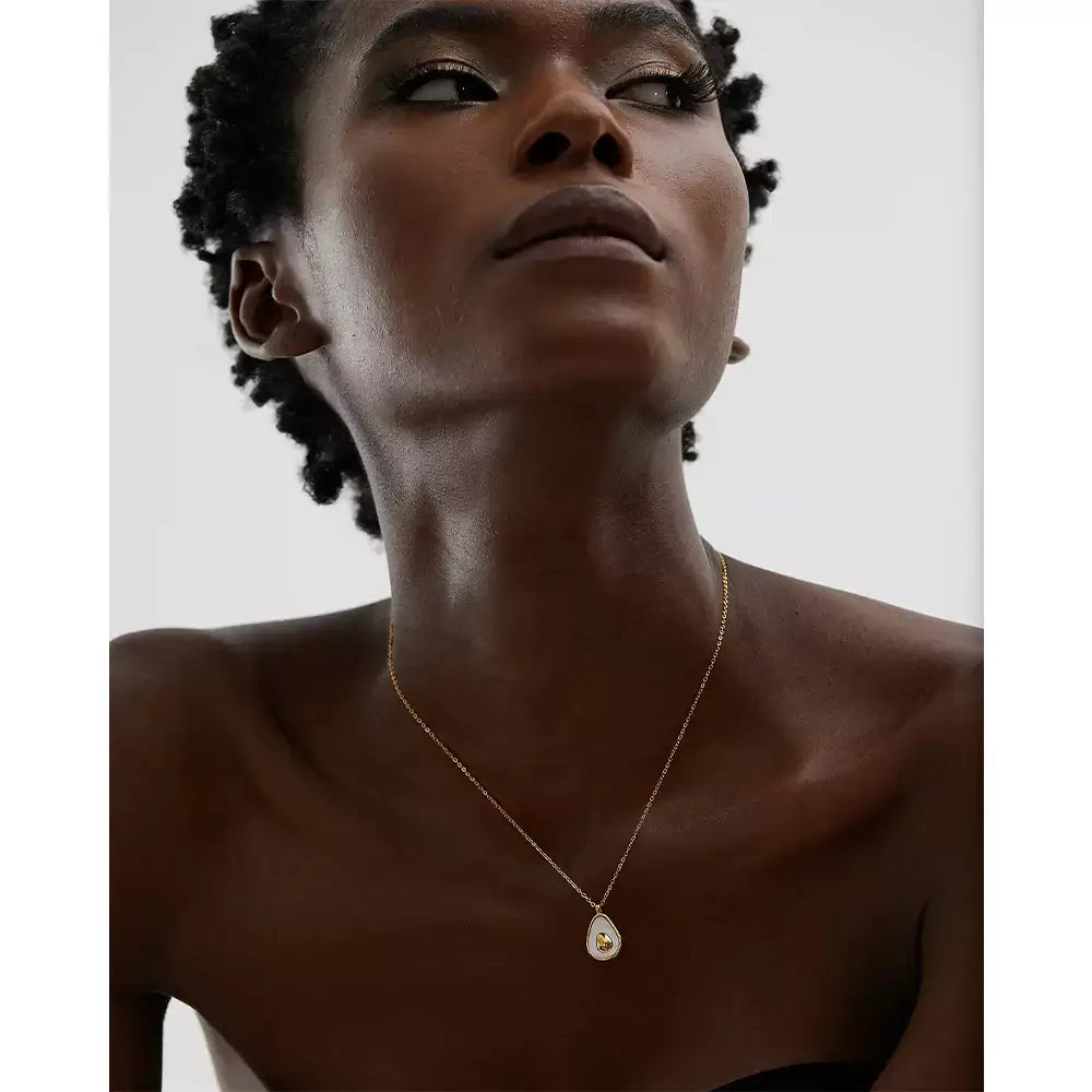 Colar Feminino Fruta Dourada,
Colar feminino elegante,
colar dourado,
colar abacate