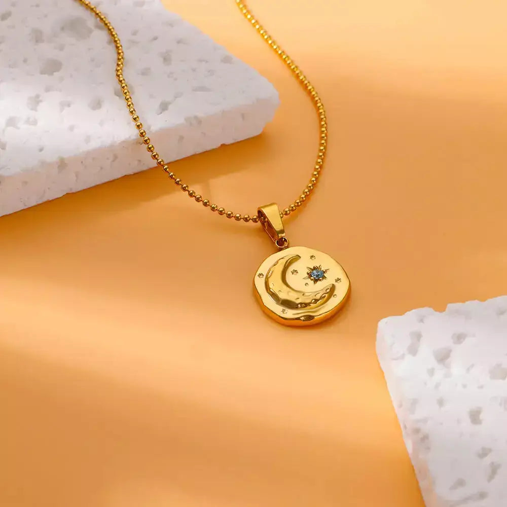Colar Feminino Pingente Lua e Estrela,
Colar feminino elegante,
colar dourado,
colar redondo