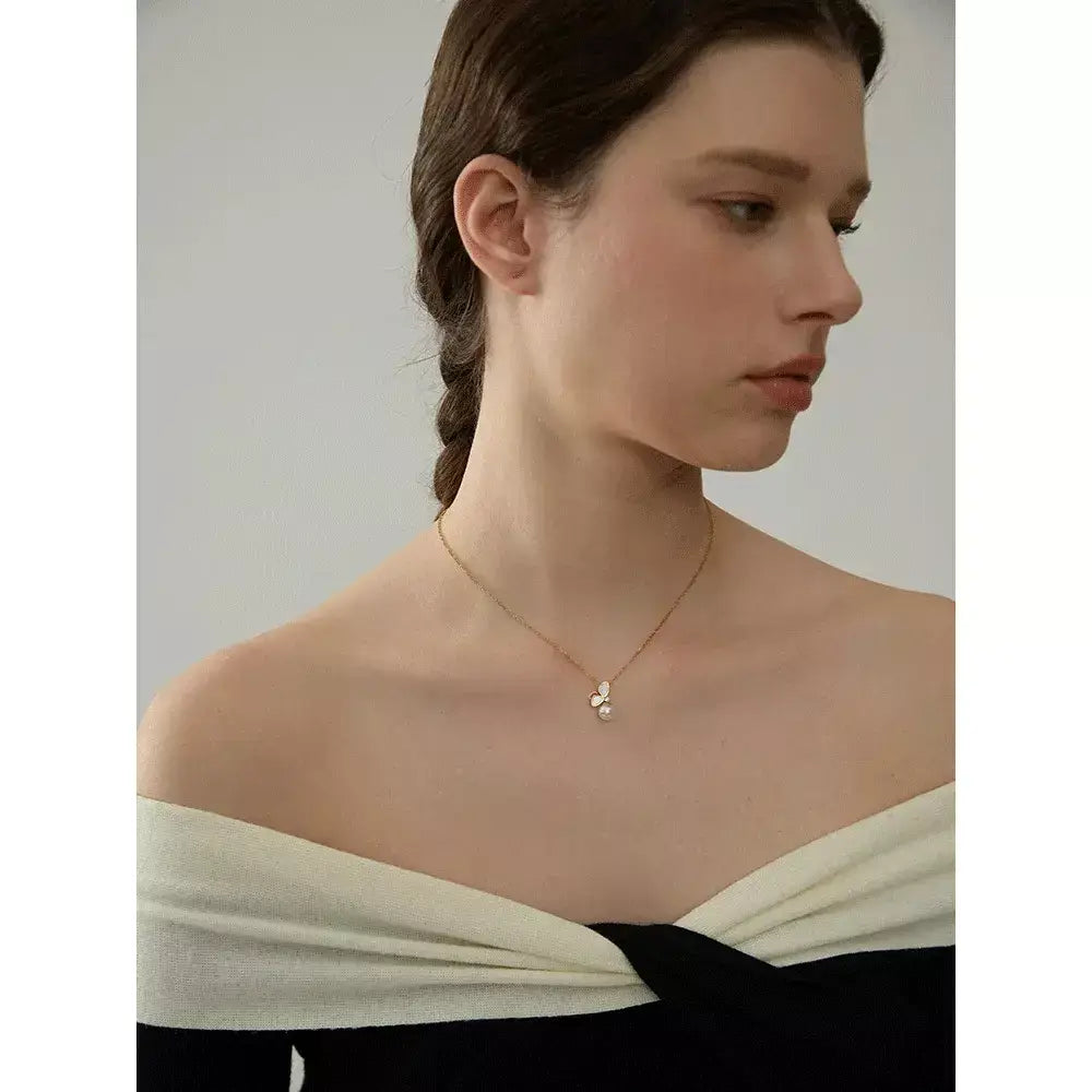 Colar Feminino Pérola de Borboleta,
Joias delicadas para mulheres,
Colar de borboleta minimalista,
Colar feminino com pingente de borboleta,
Colar com pérola