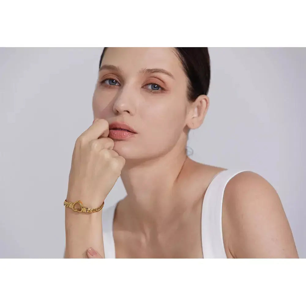 Pulseira Feminina Coração,
Pulseira de metal,
pulseira feminina elegante,
Pulseira de aço inoxidável,
Pulseira feminina resistente à água,
bracelete feminino,
pulseira sofisticada
