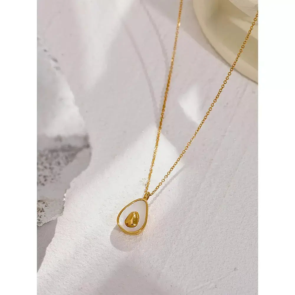 Colar Feminino Fruta Dourada,
Colar feminino elegante,
colar dourado,
colar abacate