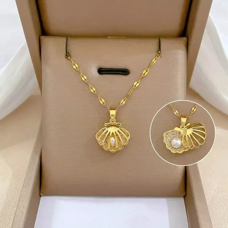 Colar Feminino Concha e Pérola de Zircônia,
Colar feminino elegante,
Colar de pérolas,
Colar estilo praia,
Acessório de aço inoxidável