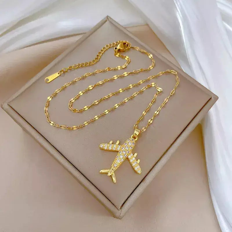 Colar Feminino Avião,
colar aeromoça,
colar viagem
Pingente avião