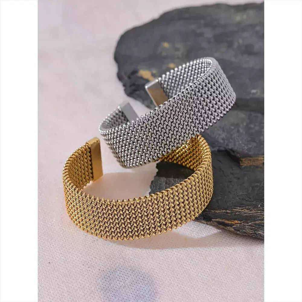 Pulseira Feminina Aberta Imperial,
pulseira feminina elegante,
pulseira larga metálica,
pulseira moderna para mulheres,
bracelete feminino,
pulseira sofisticada