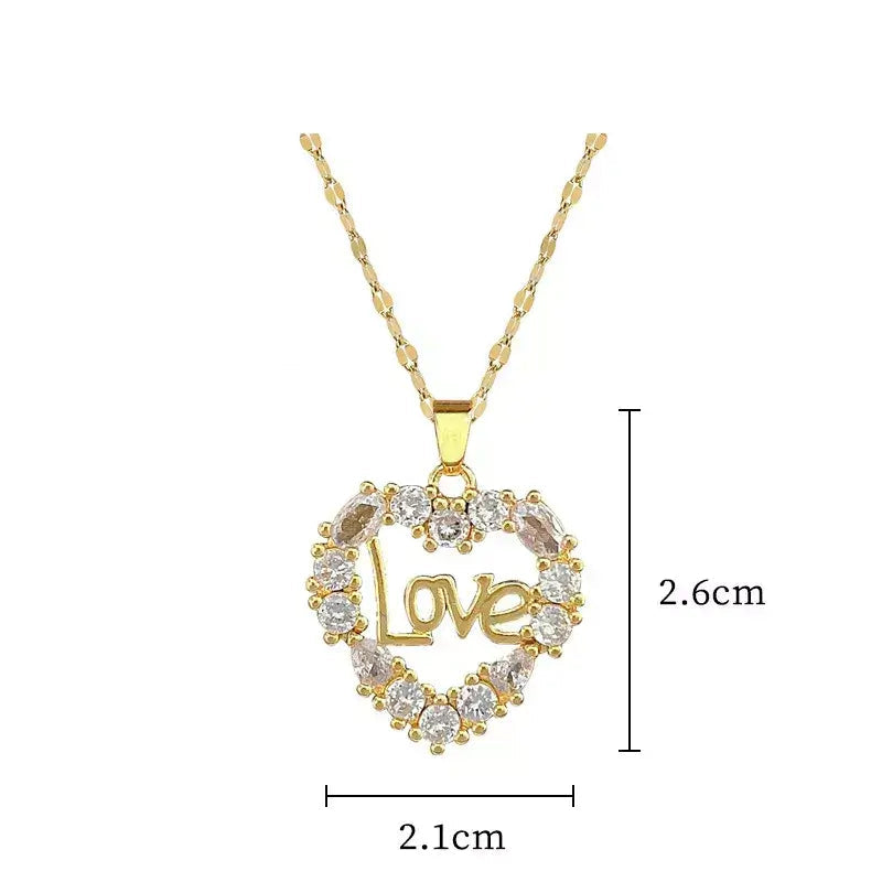 Colar Coração de Zircônia, colar feminino love, colar feminino dourado, colar com pingente de coração, colar de zircônia feminino, colar presente romântico, colar elegante para mulher, joias femininas aço inoxidável, colar delicado com brilho, colar de presente para namorada, colar de presente dia dos namorados, colar de luxo feminino, colar de coração com zircônia