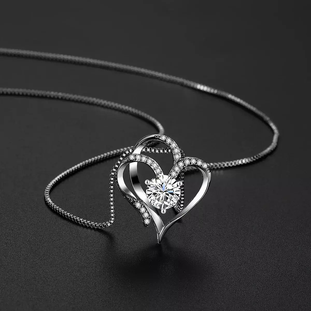 Colar Feminino Essência do Amor,
colar feminino para presente,
presente para mulher elegante,
colar delicado para namorada,
colar para dar de presente,
presente criativo para esposa,
colar com embalagem de presente,
colar presente dia das mães