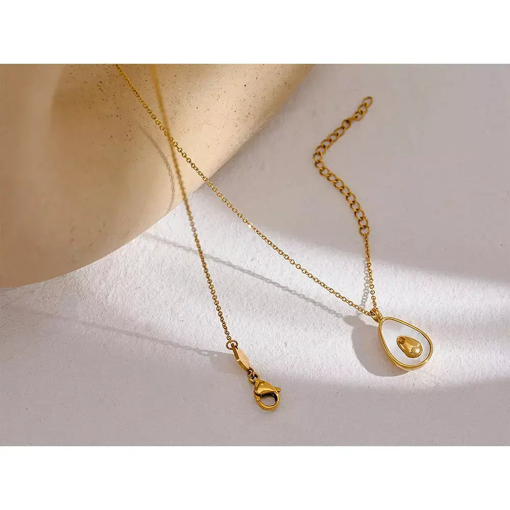 Colar Feminino Fruta Dourada,
Colar feminino elegante,
colar dourado,
colar abacate
