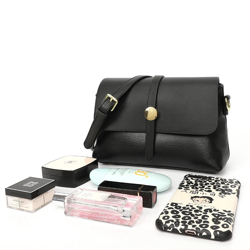 Bolsa Feminina de Couro Dalila,
bolsa feminina transversal,
bolsa feminina pequena,
bolsa feminina de mão,
bolsa feminina elegante,
bolsa feminina chique,
bolsa feminina de festa,
bolsa de luxo