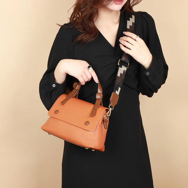 Bolsa Feminina de Couro Teodora,
bolsa feminina transversal,
bolsa feminina pequena,
bolsa feminina de mão,
bolsa feminina elegante,
bolsa feminina chique,
bolsa feminina de festa,
bolsa de luxo,
bolsa feminina de couro legítimo