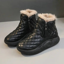 Bota feminina peluciada  Bota Feminina Maju  Bota feminina confortável  Bota feminina cano curto  Bota feminina aveludada  Bota aveludada feminina