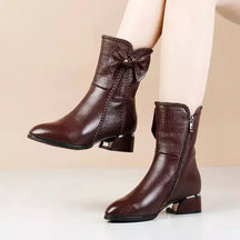Bota feminina salto baixo  Bota feminina preta  Bota feminina marrom  Bota Feminina Elegância  Bota Feminina de couro  Bota feminina cano curto  Bota feminina aveludada  Bota aveludada feminina