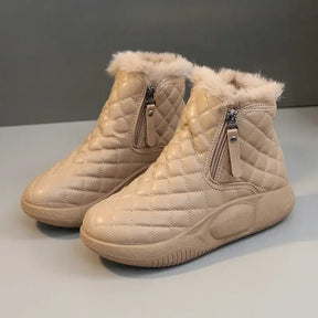 Bota feminina peluciada  Bota Feminina Maju  Bota feminina confortável  Bota feminina cano curto  Bota feminina aveludada  Bota aveludada feminina