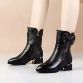 Bota feminina salto baixo  Bota feminina preta  Bota feminina marrom  Bota Feminina Elegância  Bota Feminina de couro  Bota feminina cano curto  Bota feminina aveludada  Bota aveludada feminina
