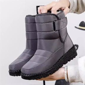 Bota feminina peluciada  Bota feminina impermeável  Bota Feminina Fashion Impermeável  Bota feminina cano curto  Bota Feminina cano baixo  Bota feminina Anatômica