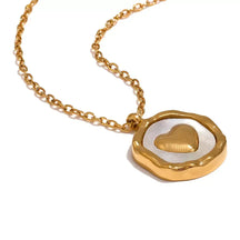 Colar Feminino Coração Madrepérola,
colar feminino para presente,
colar de luxo para mulheres,
colar feminino de coração banhado a ouro,
colar romântico para presente,
colar banhado a ouro 18K
