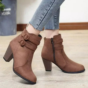 Bota Feminina Ravena, botas cano médio, bota feminina camurça, botas antiderrapantes, bota elegante, bota cano curto