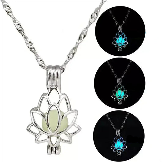 Colar Flor de Lótus Luminosa,
colar feminino,
Colar que brilha no escuro