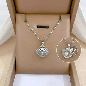 Colar Feminino Concha e Pérola de Zircônia,
Colar feminino elegante,
Colar de pérolas,
Colar estilo praia,
Acessório de aço inoxidável