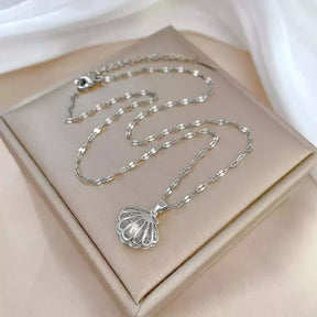 Colar Feminino Concha e Pérola de Zircônia,
Colar feminino elegante,
Colar de pérolas,
Colar estilo praia,
Acessório de aço inoxidável
