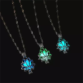 Colar Flor de Lótus Luminosa,
colar feminino,
Colar que brilha no escuro