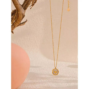 Colar Feminino Coração Madrepérola,
colar feminino para presente,
colar de luxo para mulheres,
colar feminino de coração banhado a ouro,
colar romântico para presente,
colar banhado a ouro 18K
