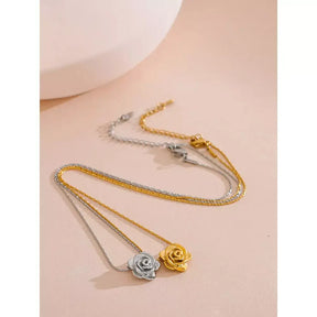 Colar Feminino Flor,
Colar tendência,
colar com banho de ouro,
Colar aço inoxidável,
joia resistente à água,
colar dourado sofisticado,
colar floral dourado