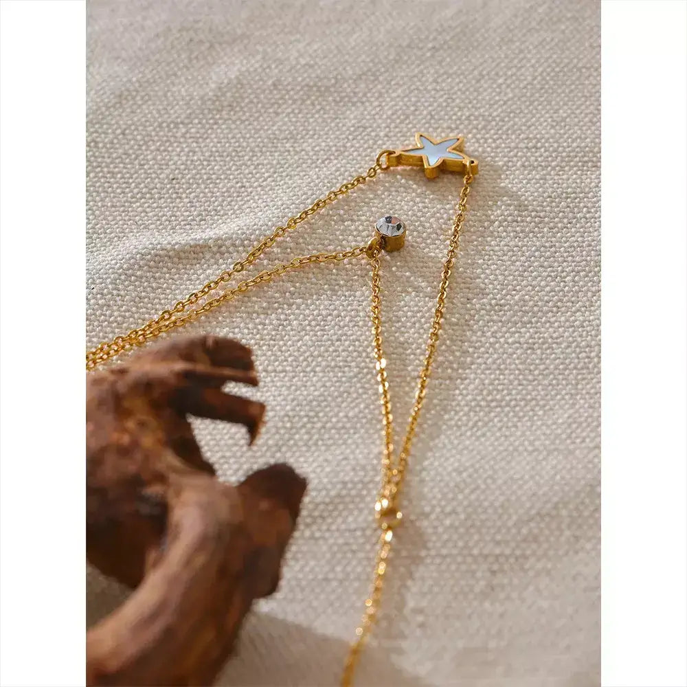 Colar Feminino Bela Estrela,
colar duplo feminino,
colar de concha natural,
colar com estrela e zircônia,
colar dourado em aço inoxidável,
colar elegante e sofisticado,
acessórios femininos de luxo,
colar para presentear