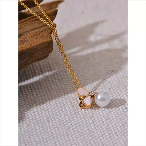 Colar Feminino Pérola de Borboleta,
Joias delicadas para mulheres,
Colar de borboleta minimalista,
Colar feminino com pingente de borboleta,
Colar com pérola