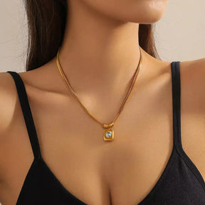 Colar Duplo com Zircônia Branca,
colar duplo trançado para mulheres,
colar resistente à oxidação,
colar feminino moderno e elegante