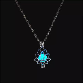 Colar Flor de Lótus Luminosa,
colar feminino,
Colar que brilha no escuro