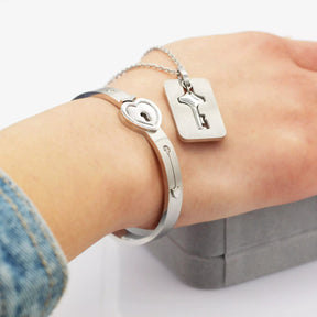 Pulseira e Colar Union - Compre 1 Leve 2
Pulseira e Colar Union,
pulseira e colar casal,
pulseiras para casais,
pulseiras de aço inoxidável,
presente para casais,
acessórios românticos,
joias significativas