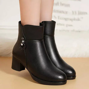 Bota Feminina Opulence  Bota feminina de couro cano Curto  Bota feminina aveludada  Bota aveludada feminina