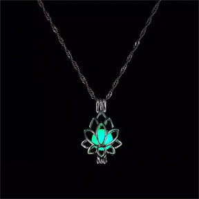 Colar Flor de Lótus Luminosa,
colar feminino,
Colar que brilha no escuro