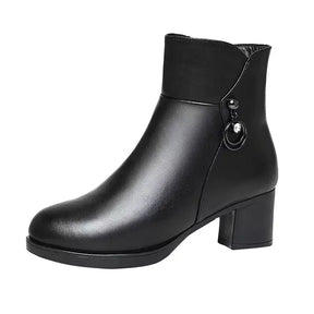 Bota Feminina Opulence  Bota feminina de couro cano Curto  Bota feminina aveludada  Bota aveludada feminina