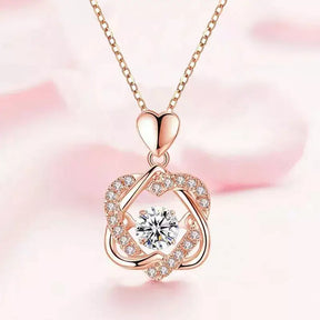 Colar Feminino Corações Entrelaçados + Rosa Surpresa,
presente romântico para namorada,
colar com caixa de rosa,
colar com flor,
joia romântica feminina,
presente dia dos namorados