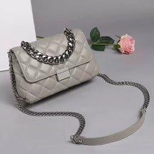 Bolsa Feminina Beatriz,
bolsa feminina transversal,
bolsa feminina pequena,
bolsa feminina de corrente,
bolsa feminina elegante,
bolsa feminina chique,
bolsa feminina de festa,
bolsa de luxo