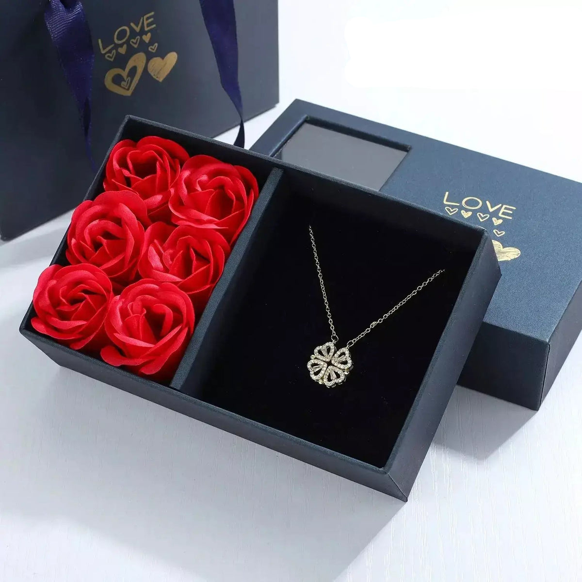 Colar Trevo do Amor Magnético,
cordão trevo de coração,
cordão trevo da sorte,
colar trevo de coração,
colar de coração,
presente romântico,
conexão de corações,
colar magnético
