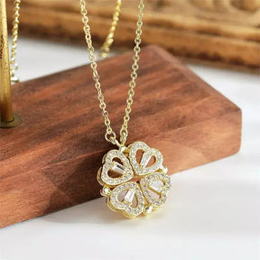Colar Trevo do Amor Magnético,
cordão trevo de coração,
cordão trevo da sorte,
colar trevo de coração,
colar de coração,
presente romântico,
conexão de corações,
colar magnético
