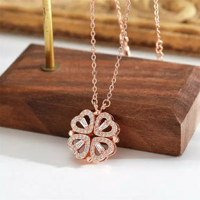 Colar Trevo do Amor Magnético,
cordão trevo de coração,
cordão trevo da sorte,
colar trevo de coração,
colar de coração,
presente romântico,
conexão de corações,
colar magnético
