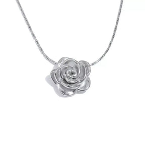 Colar Feminino Flor,
Colar tendência,
colar com banho de ouro,
Colar aço inoxidável,
joia resistente à água,
colar dourado sofisticado,
colar floral dourado